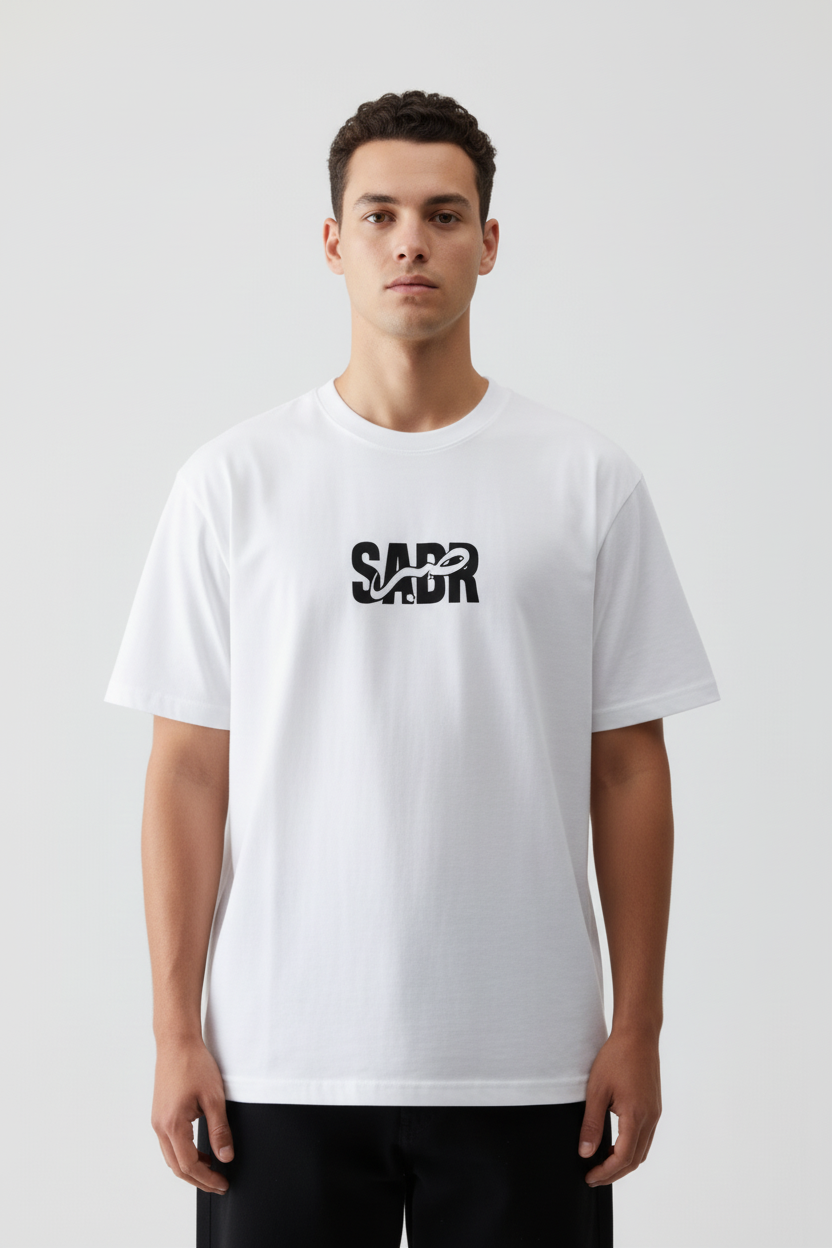 Nouveau mannequin fictif portant le t-shirt SAPR
