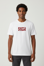 Nouveau mannequin portant le t-shirt SAPR rouge